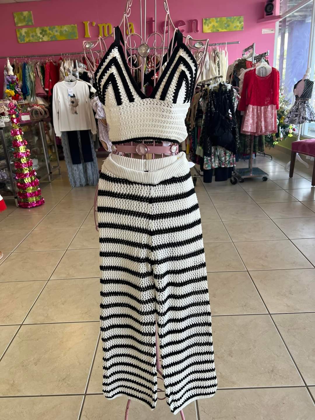 Manila grace set black and white